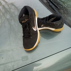 Kobe bryant nike shoes black and tan color way